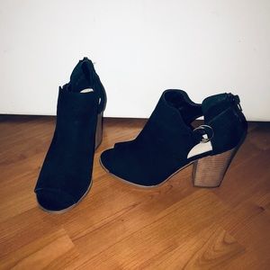 Fergie black boots